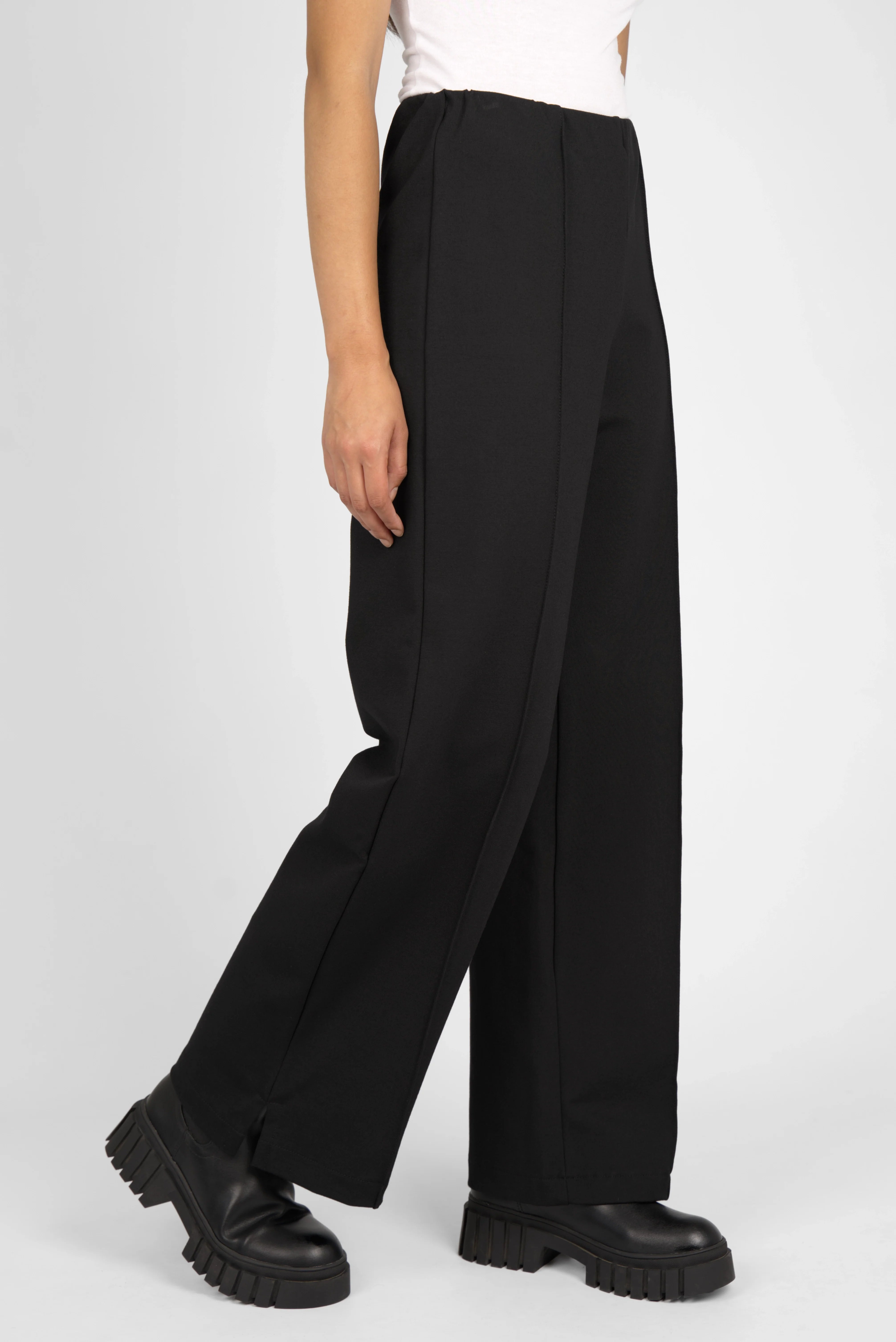 KANDANEA Gerade Hose black straight-leg pants with elastic waistband and subtle front pleats in interlock fabric