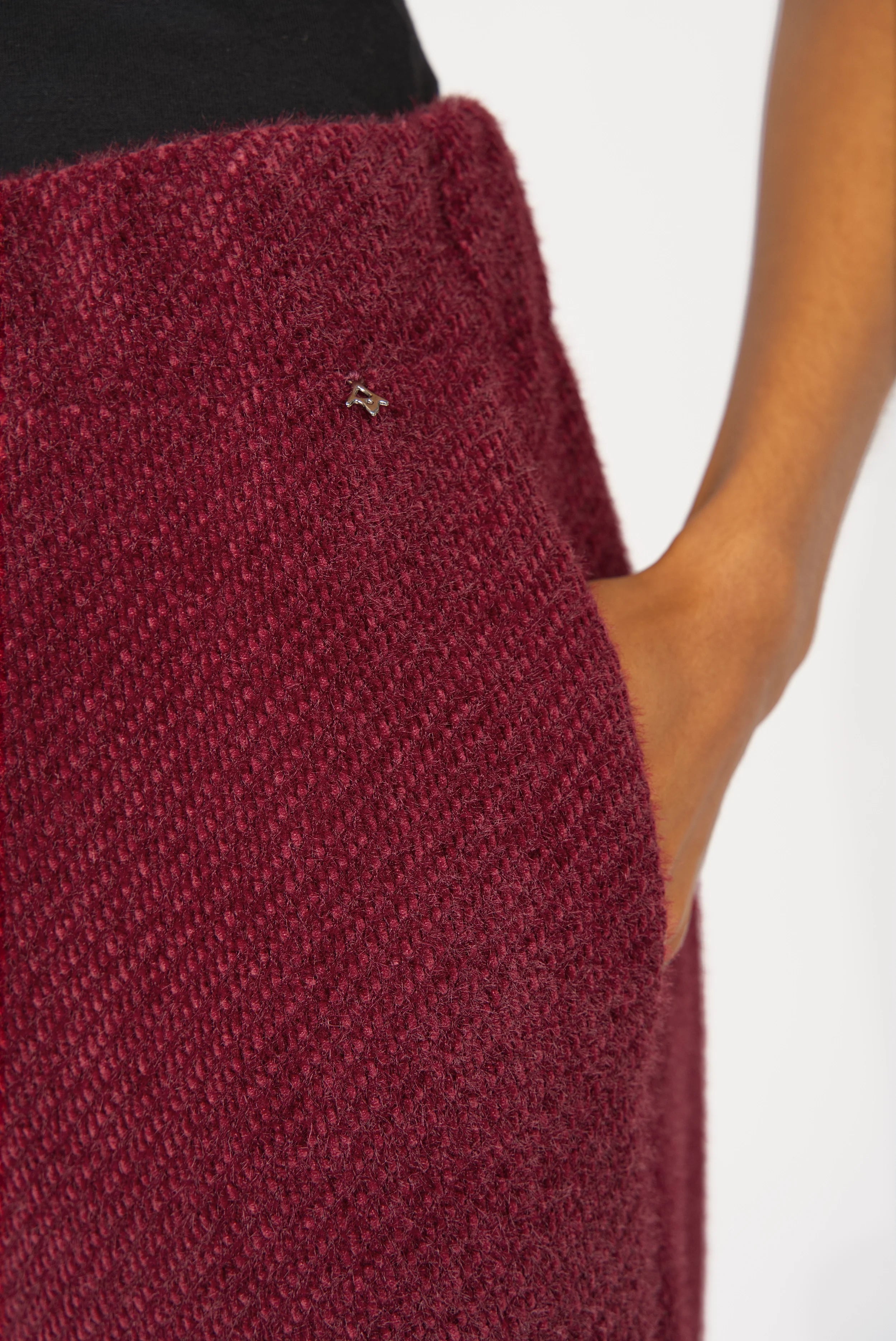KELYA Wide Leg Hose close-up of textured burgundy fabric with soft short pile and side pocket detail