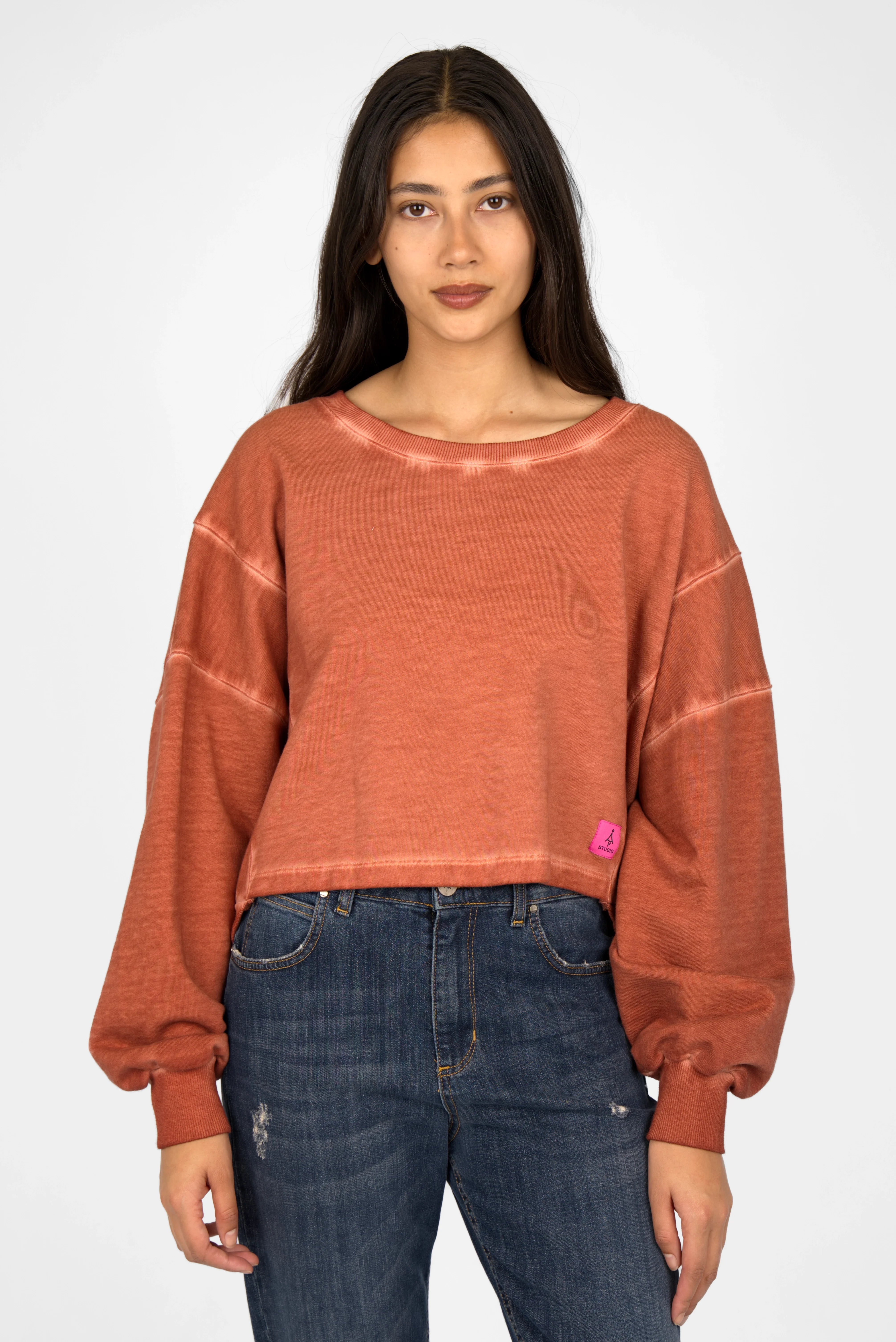 Woman wearing KERY Cropped Sweater in cold-washed cotton with oversized fit and boat neckline.