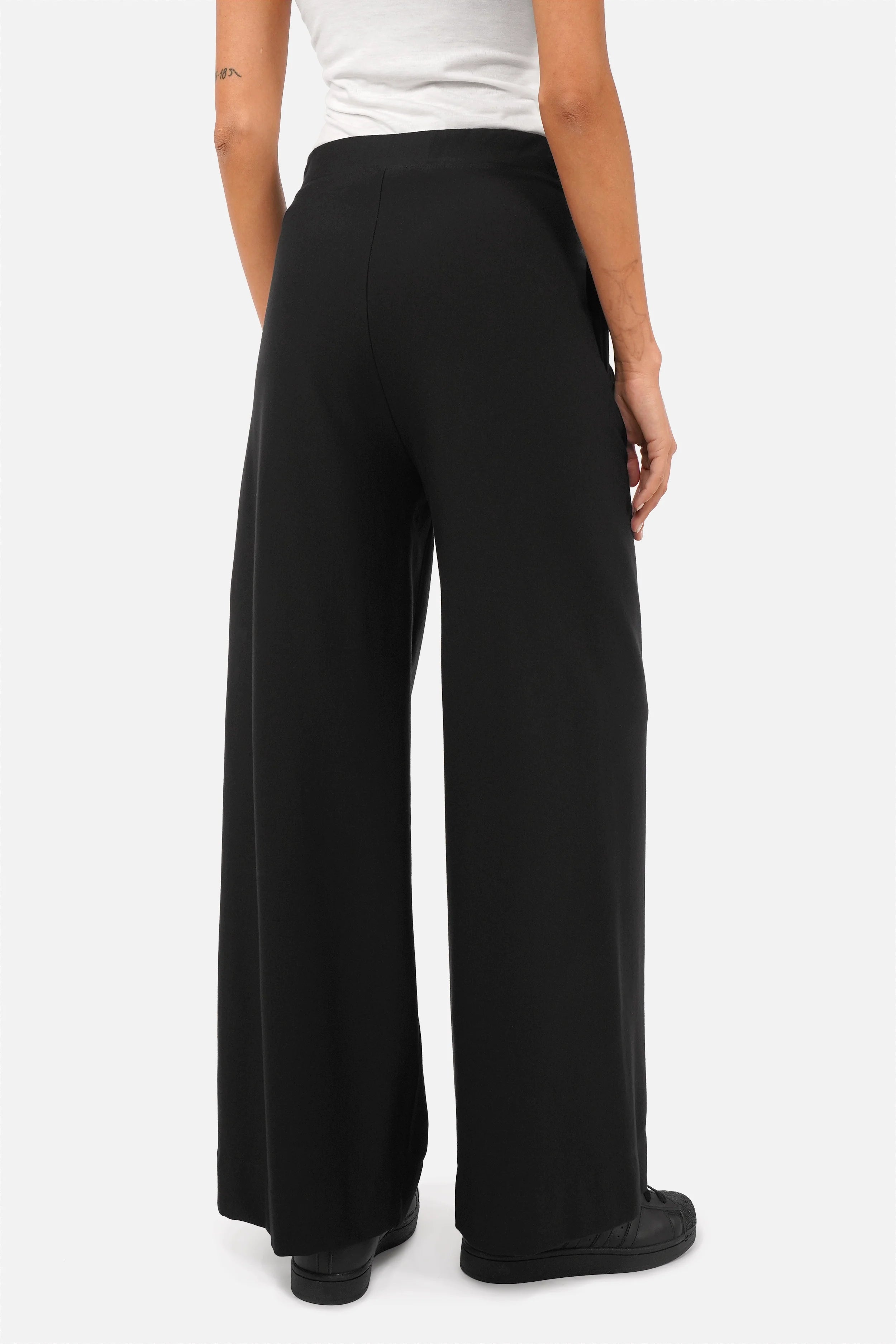 KLARA.K Wide Leg Jerseyhose mit elastischem Bund und seitlichen Taschen in weich fließender Jersey-Qualität