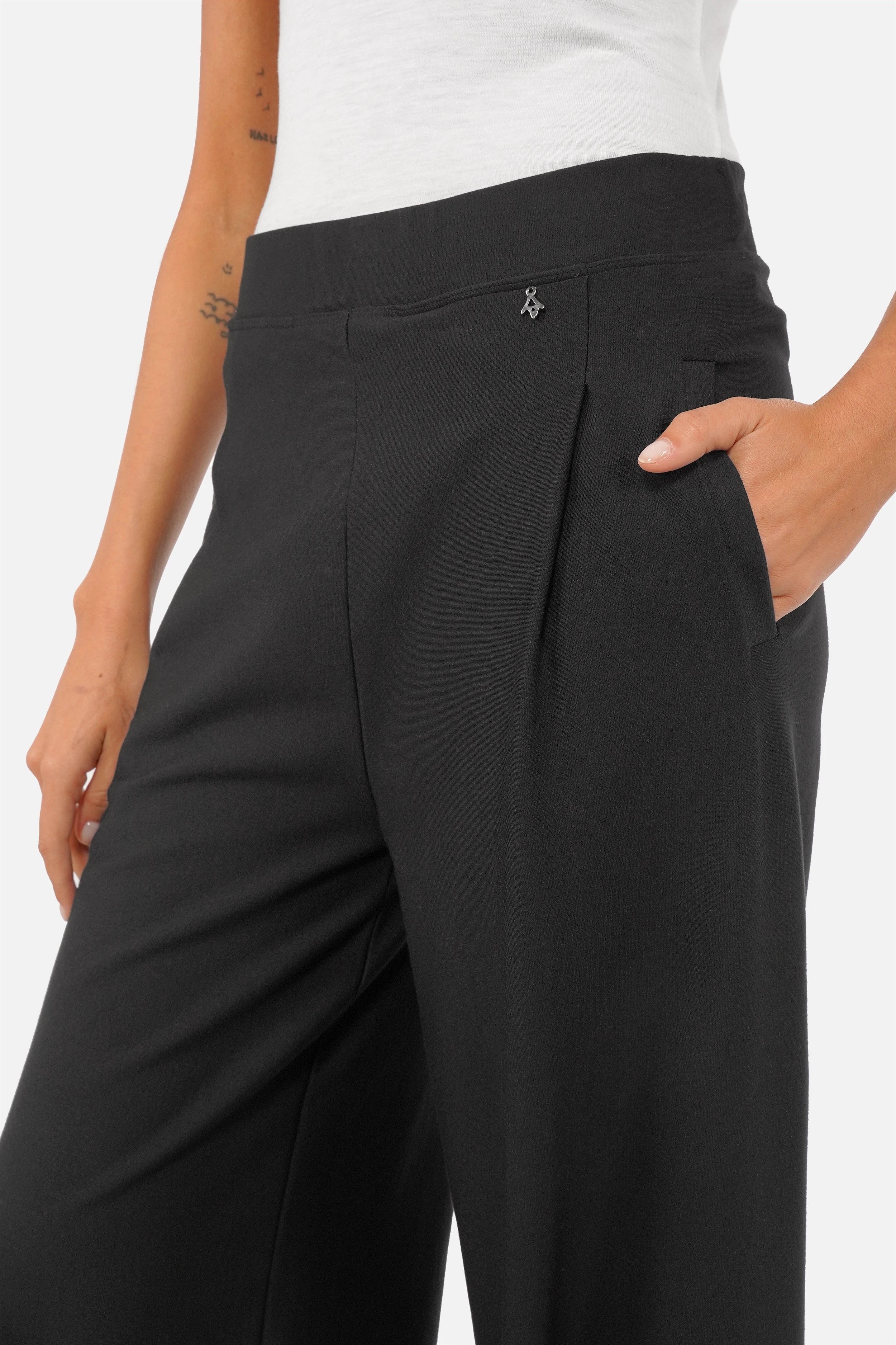 KLARA.K Wide Leg Jerseyhose aus weichem, fließendem Jersey mit hohem Viskoseanteil und elastischem Bund
