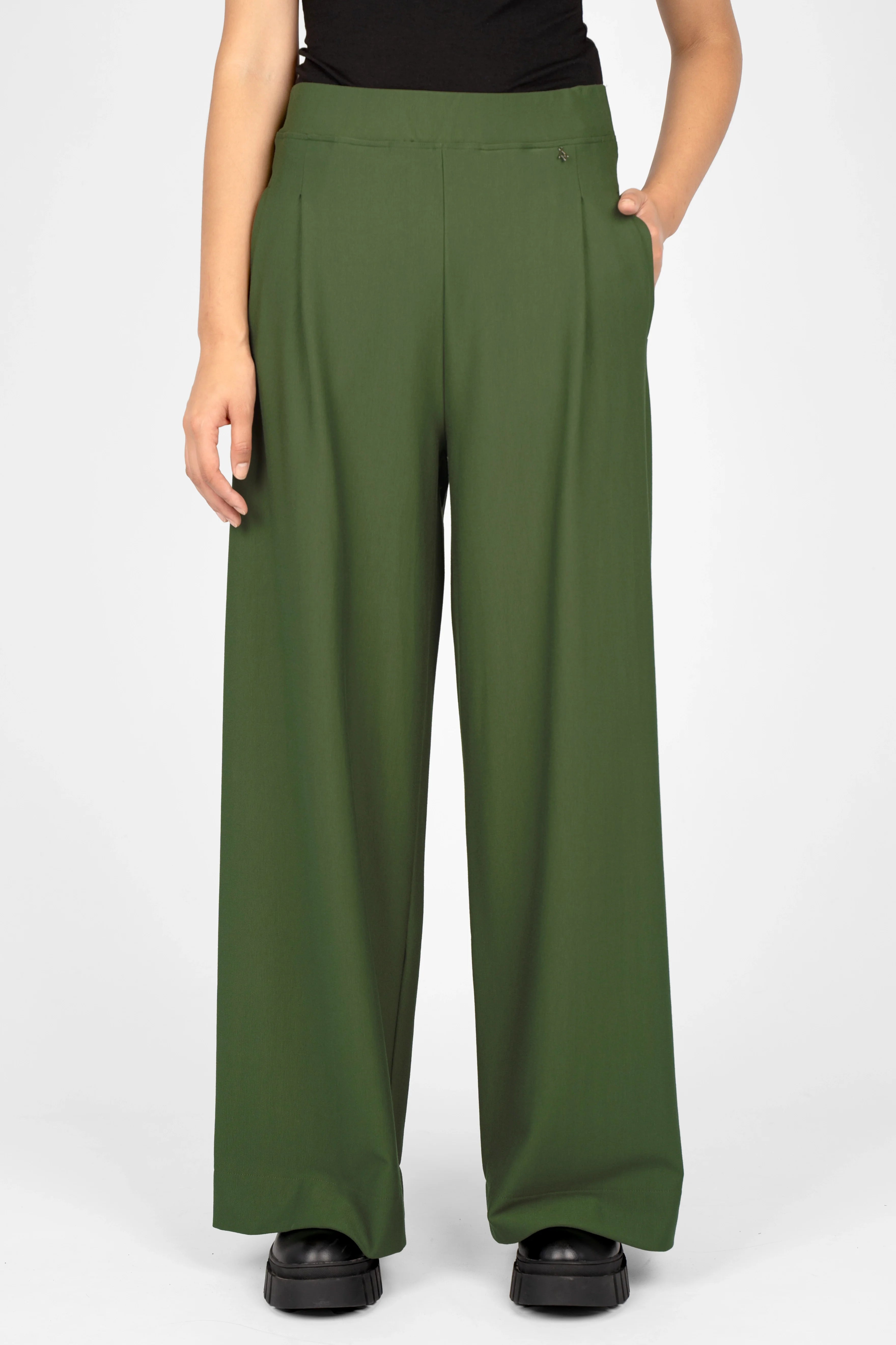KLARA.K women's wide-leg pants in olive green with elastic waist and side pockets, made from soft heavy viscose blend, relaxed fit
