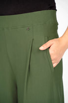 KLARA.K wide-leg green pants with elastic waistband and side pockets in heavy viscose-mix fabric