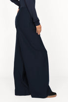 KLARA.K Wide Leg Pants dunkelblaue, weit geschnittene Hose mit elastischem Bund und seitlichen Taschen aus weichem Viskose-Mix