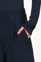 KLARA.K Wide Leg Pants dunkelblaue weite Hose mit elastischem Bund und seitlichen Eingrifftaschen aus weichem Viskose-Mix