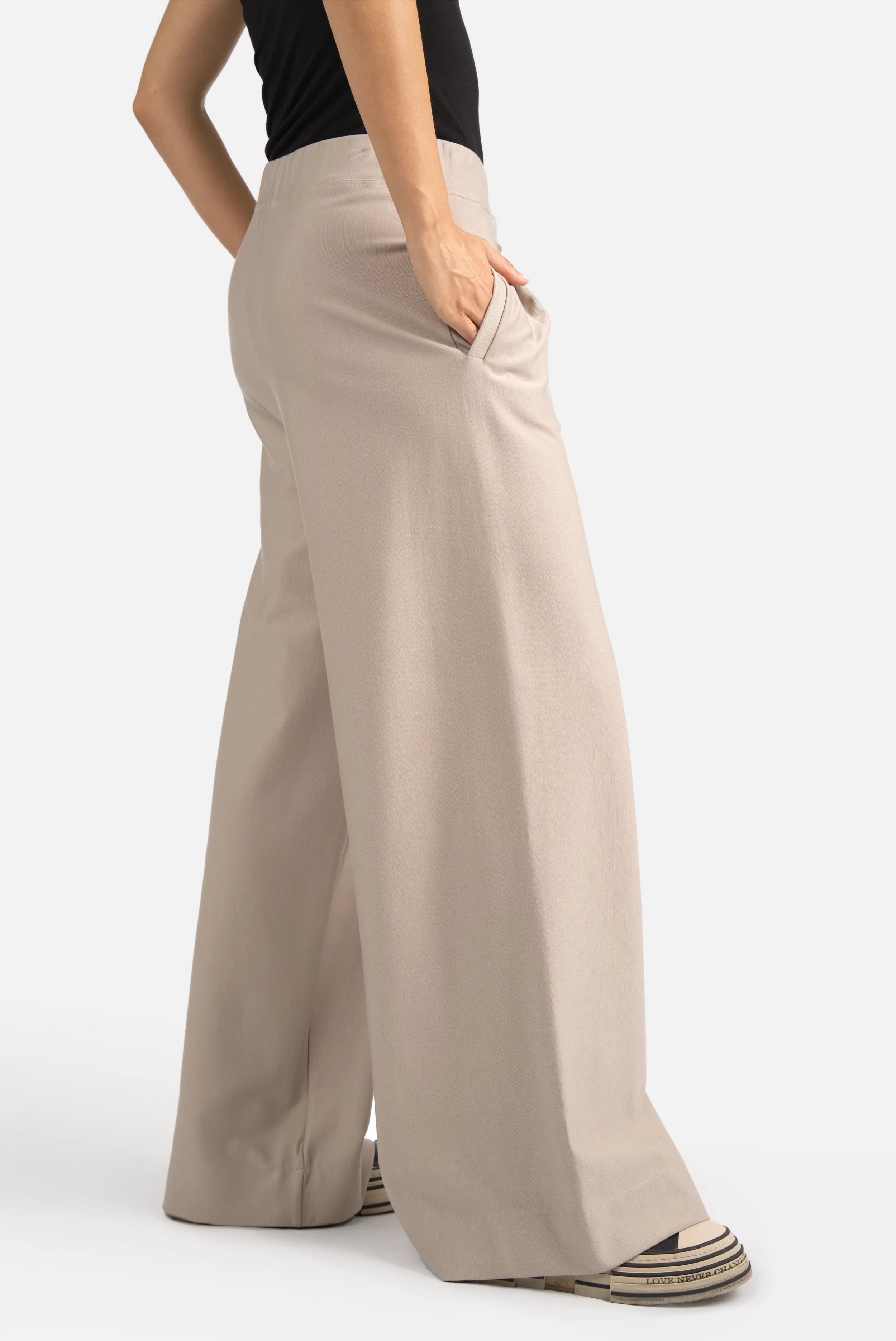 KLARA.K Wide Leg Pants weite Hose mit elastischem Bund und seitlichen Taschen aus Viskose-Mix
