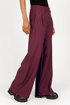 KLARA.K Wide Leg Pants weinrote, weite Hose mit elastischem Bund, Bundfalten und seitlichen Taschen aus weichem Viskose-Mix
