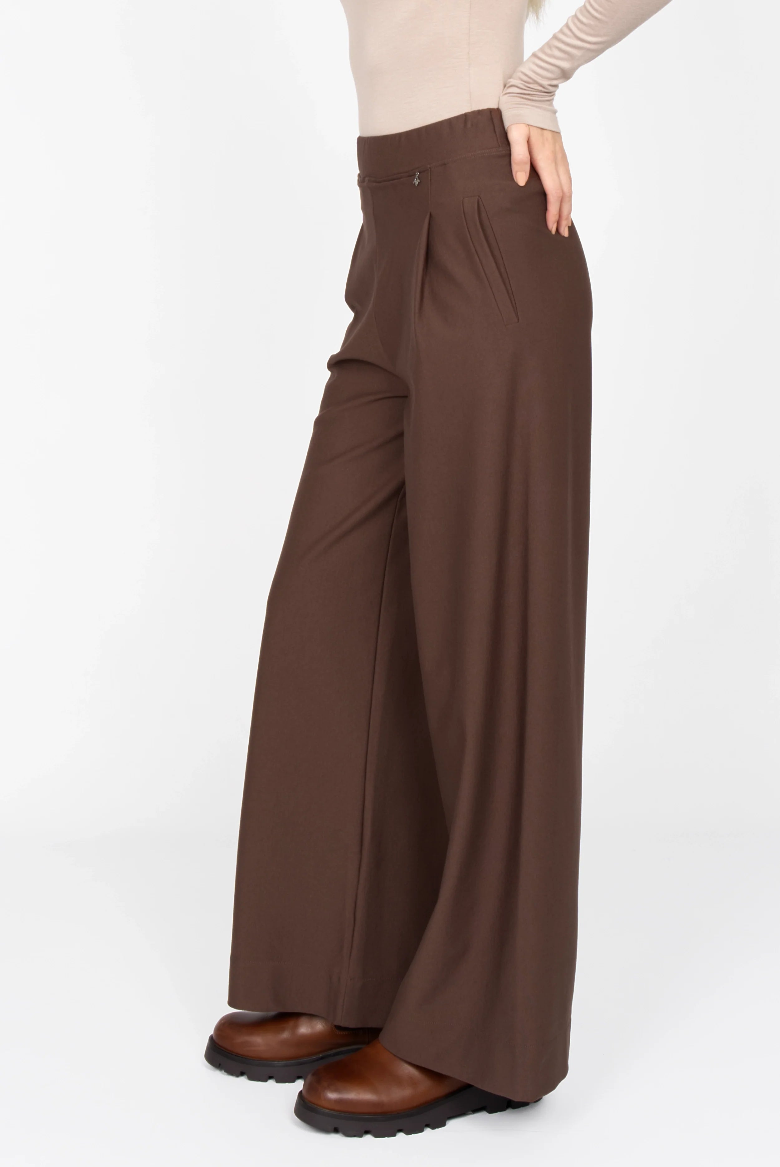 KLARA.K Wide Leg Pants braune weite Hose mit elastischem Bund und seitlichen Taschen aus Viskose-Mix