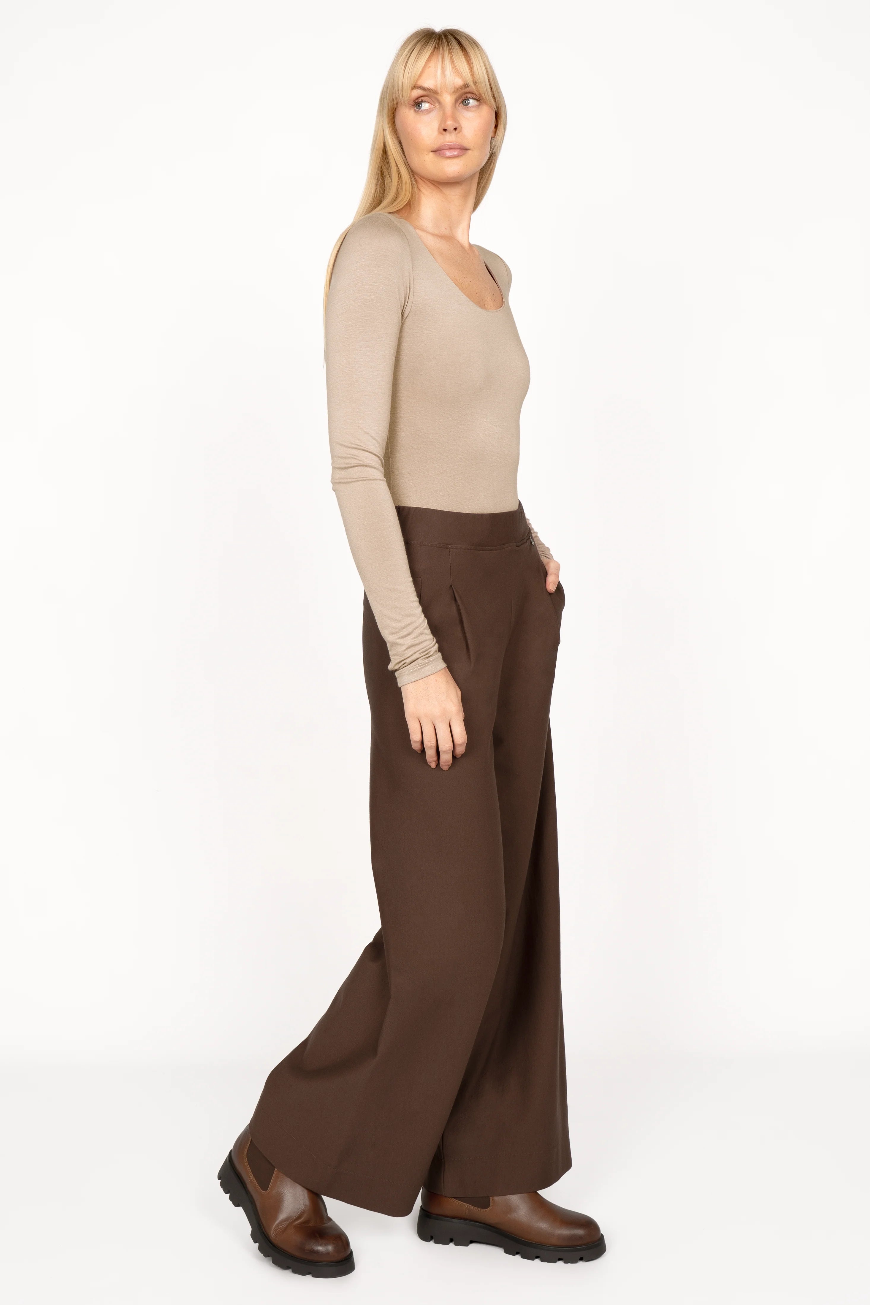 Woman wearing brown KLARA.K Wide Leg Pants with elastic waistband and side pockets