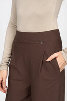 KLARA.K Wide Leg Pants braune, weit geschnittene Hose mit elastischem Bund und seitlichen Eingrifftaschen