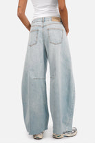 Lighweight Italian denim weite barrel jeans with bleached blue wash and relaxed fit