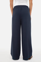 LARA.K Wide Leg Pants in lightweight flowing fabric with elastic waistband and side pockets