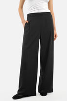 LARA.K Wide Leg Pants lightweight flowy fabric elastic waistband side pockets regular fit model wearing size S