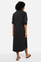 LARJE Popeline Hemdblusenkleid midi Länge aus Baumwollpopeline mit Hemdkragen und Seitentaschen