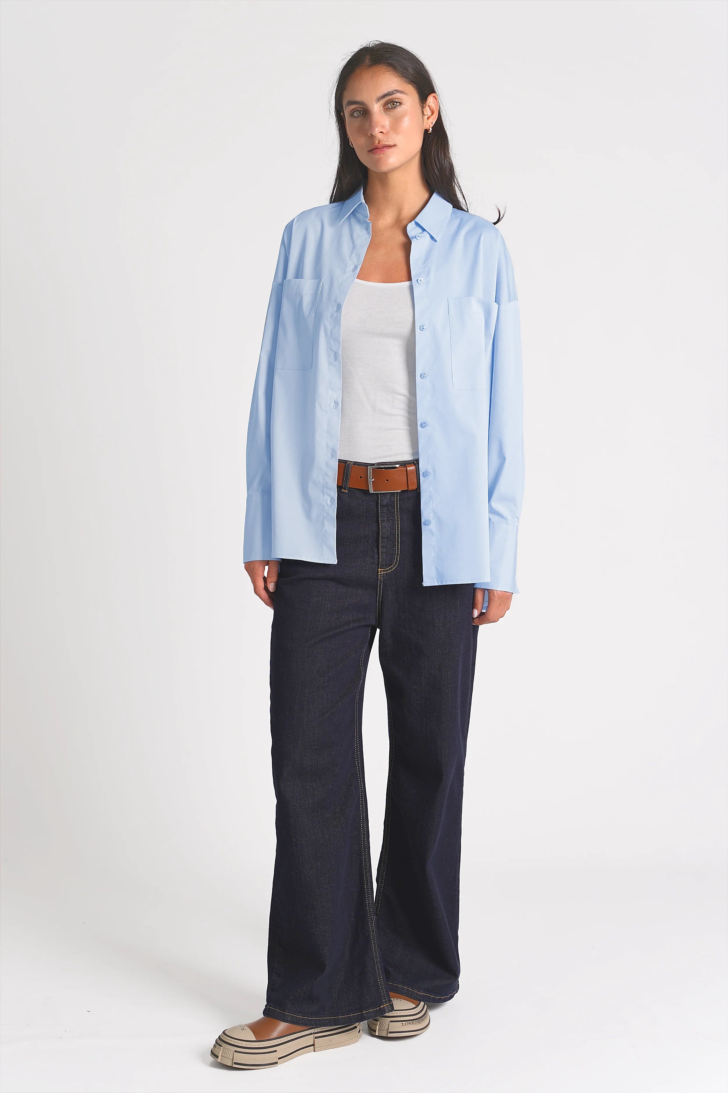 leichte blaue LEA.K Loose Fit Bluse aus Baumwollpopeline mit Hemdkragen und Brusttaschen