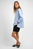 LEA.K Loose Fit light blue poplin blouse with shirt collar and trapezoidal back shown on model