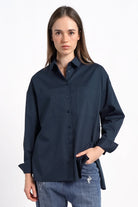 Dunkelblaue LEA.K Loose Fit Bluse aus Baumwollpopeline mit Hemdkragen und Brusttaschen