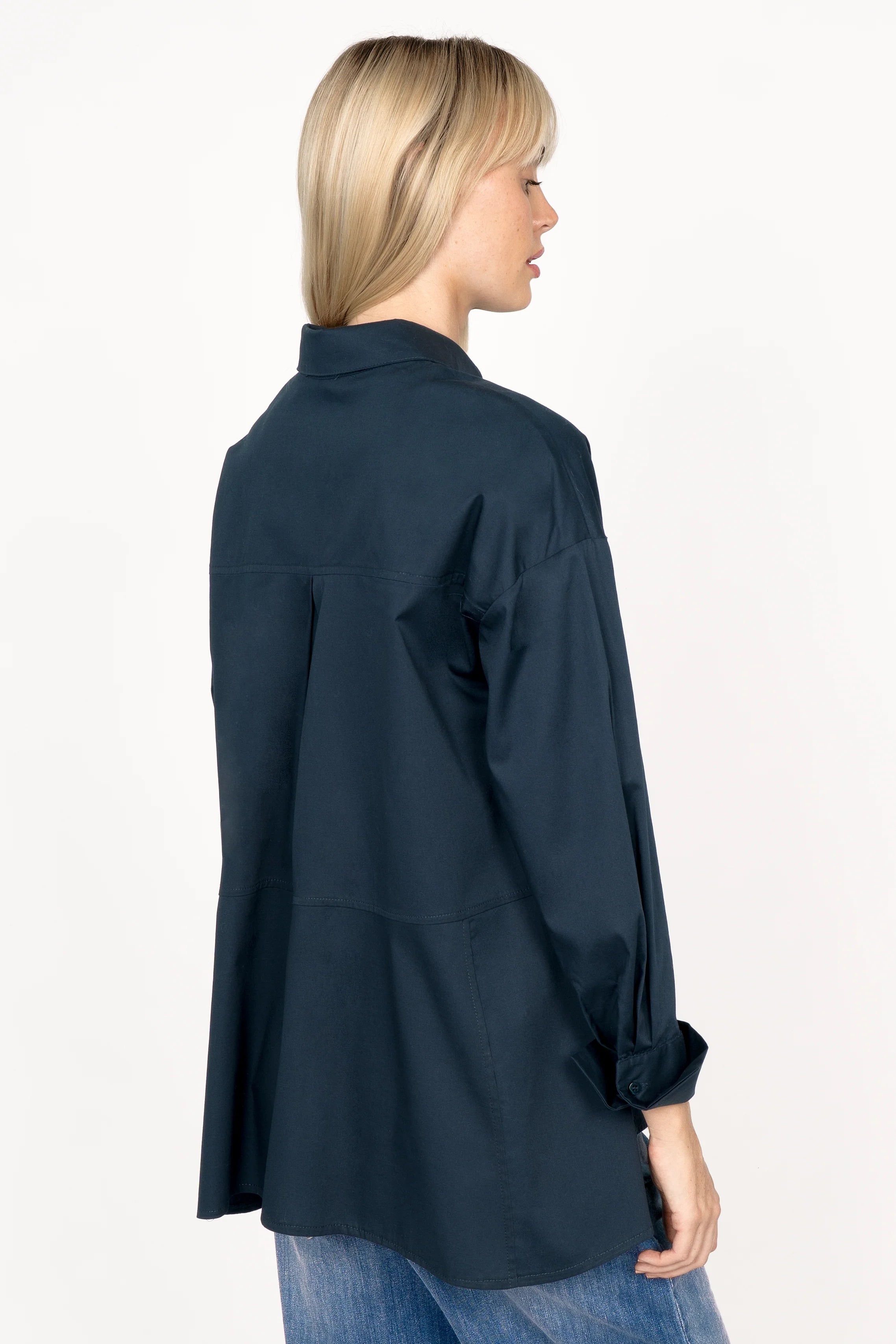 Woman wearing navy blue LEA.K Loose Fit blouse with long sleeves and extended back, shown from side and back angle