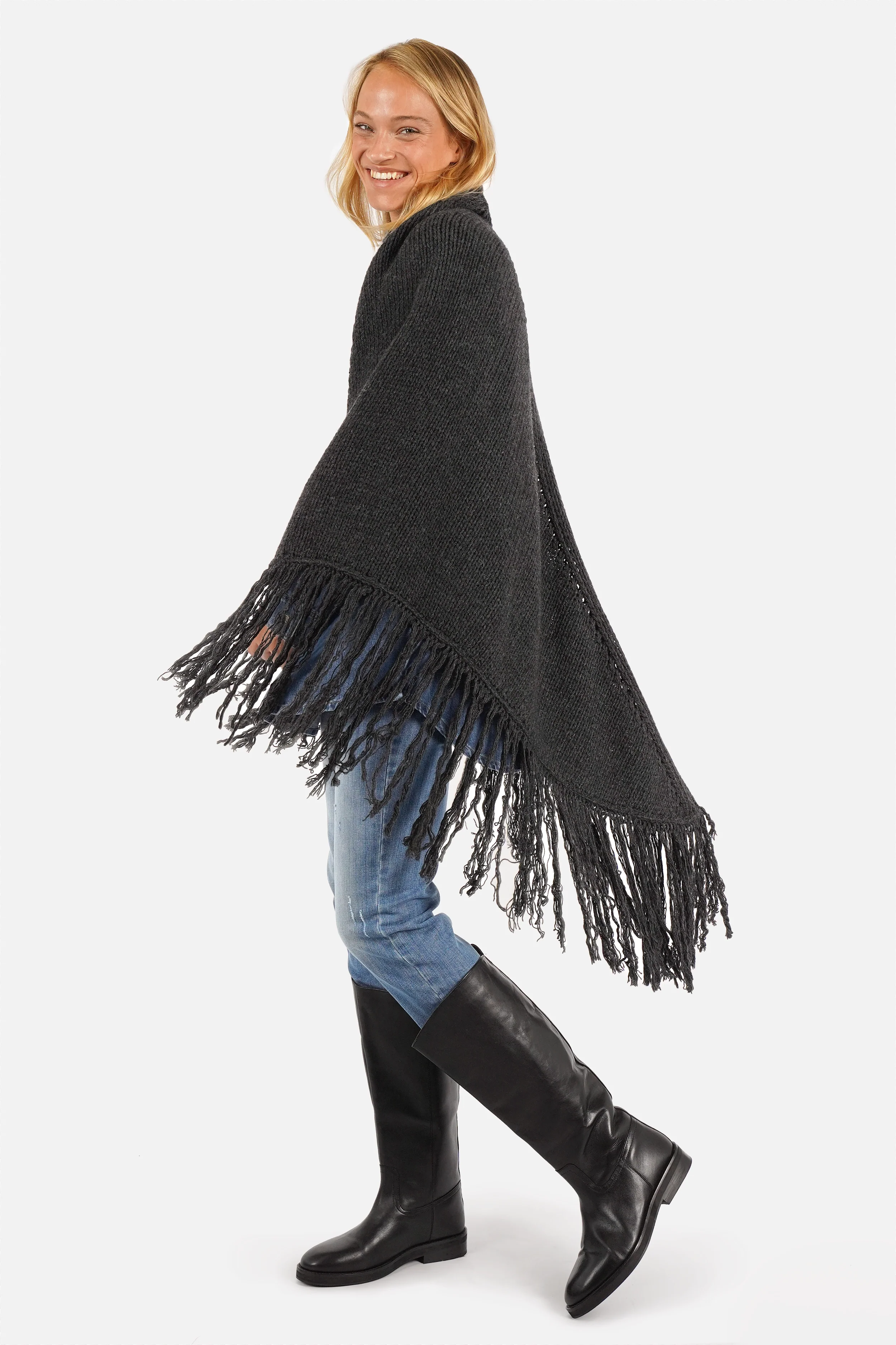 LEDANI Oversized Strick-Dreieckstuch mit Fransen in grob gestricktem Muster und Ajourdetails, vielseitig tragbar als Schal oder Cape