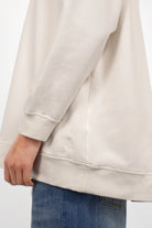 Oversize Troyer-Sweater mit halbem Reißverschluss und tonaler Logo-Stickerei in Beige