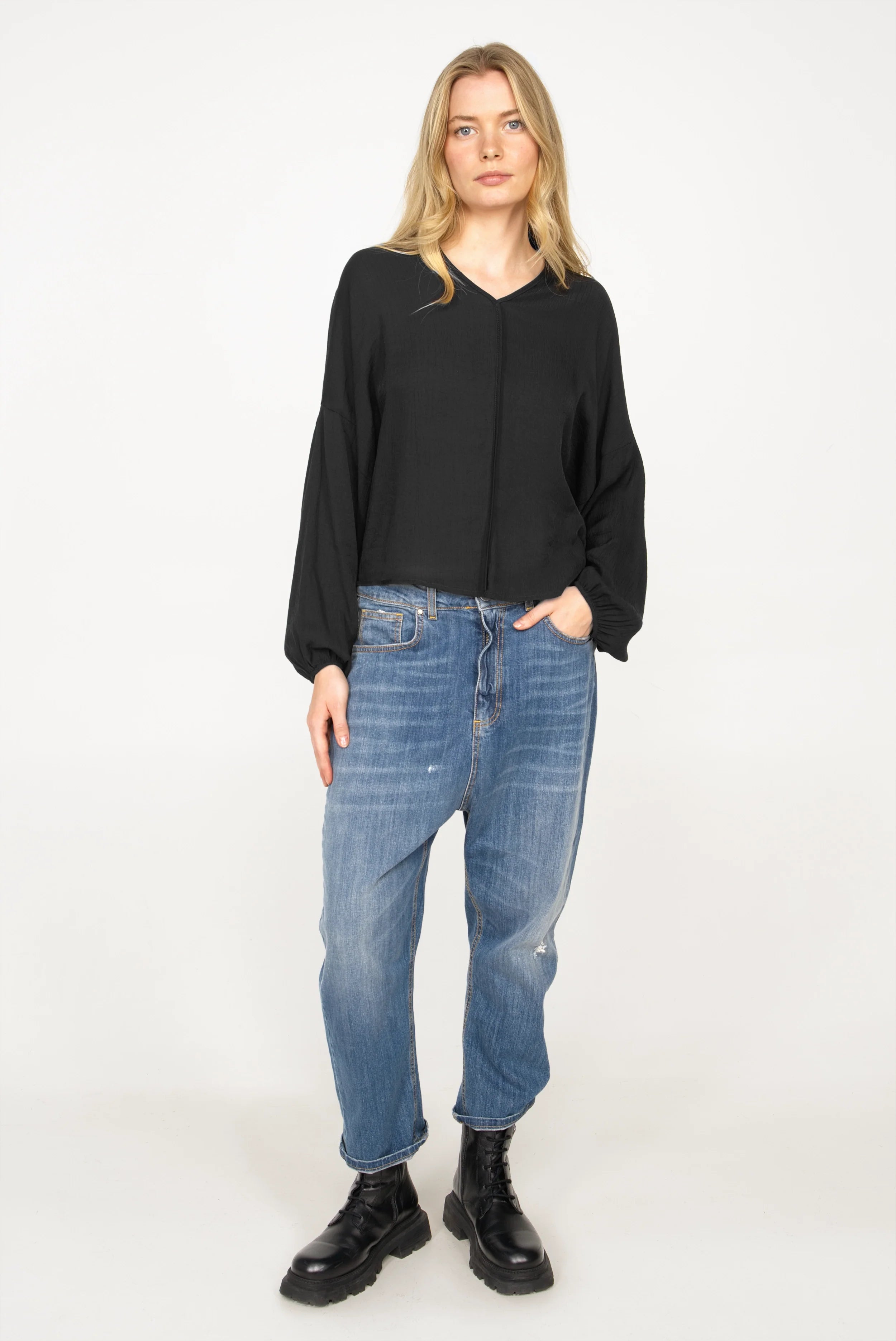 Damen LEOPE V-Neck Bluse aus Ramie mit V-Ausschnitt, ballonärmel und feiner Krinkel-Optik