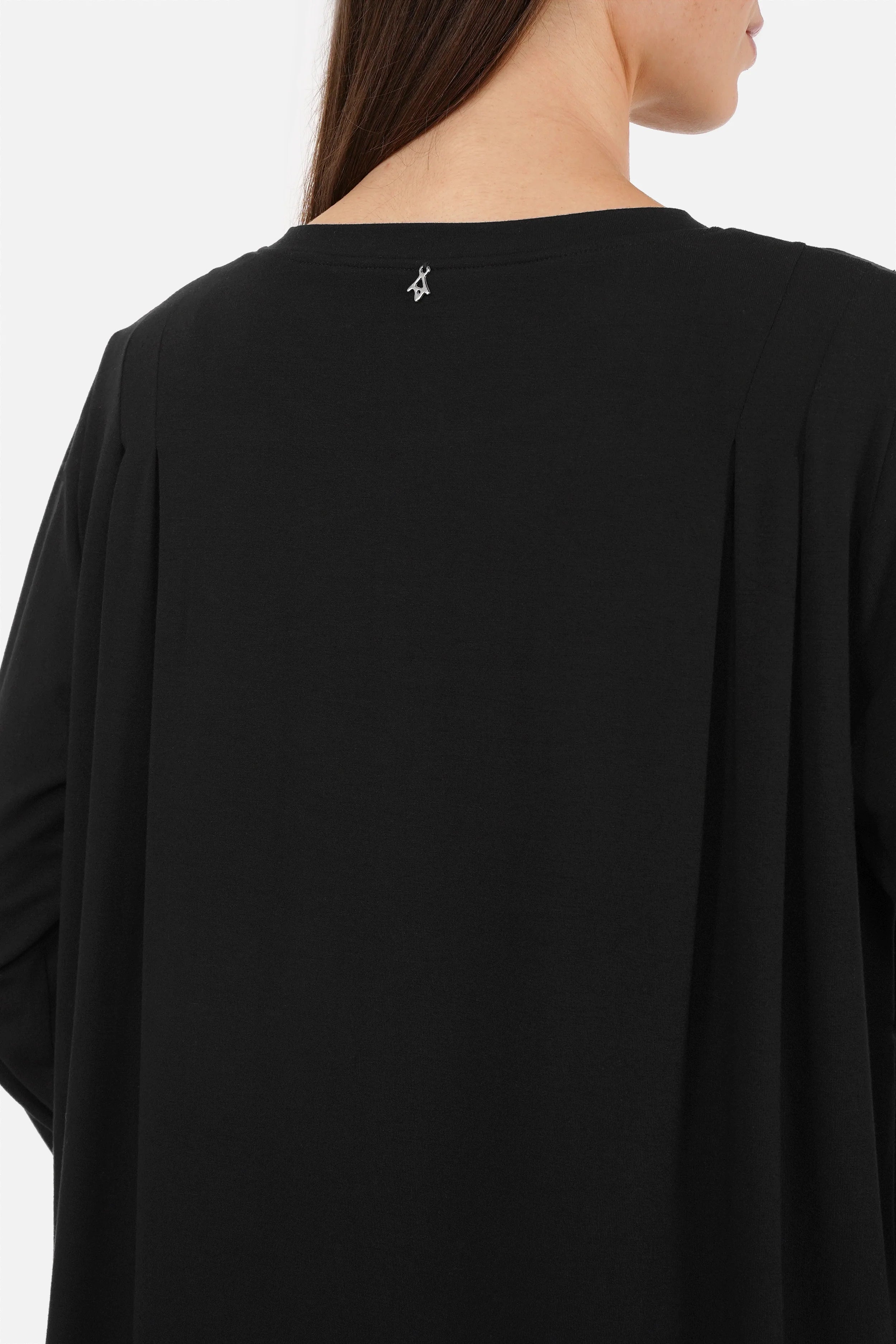 LILLA Longsleeve aus weichem Viskosejersey mit Rundhalsausschnitt und dekorativen Falten in Regular Fit