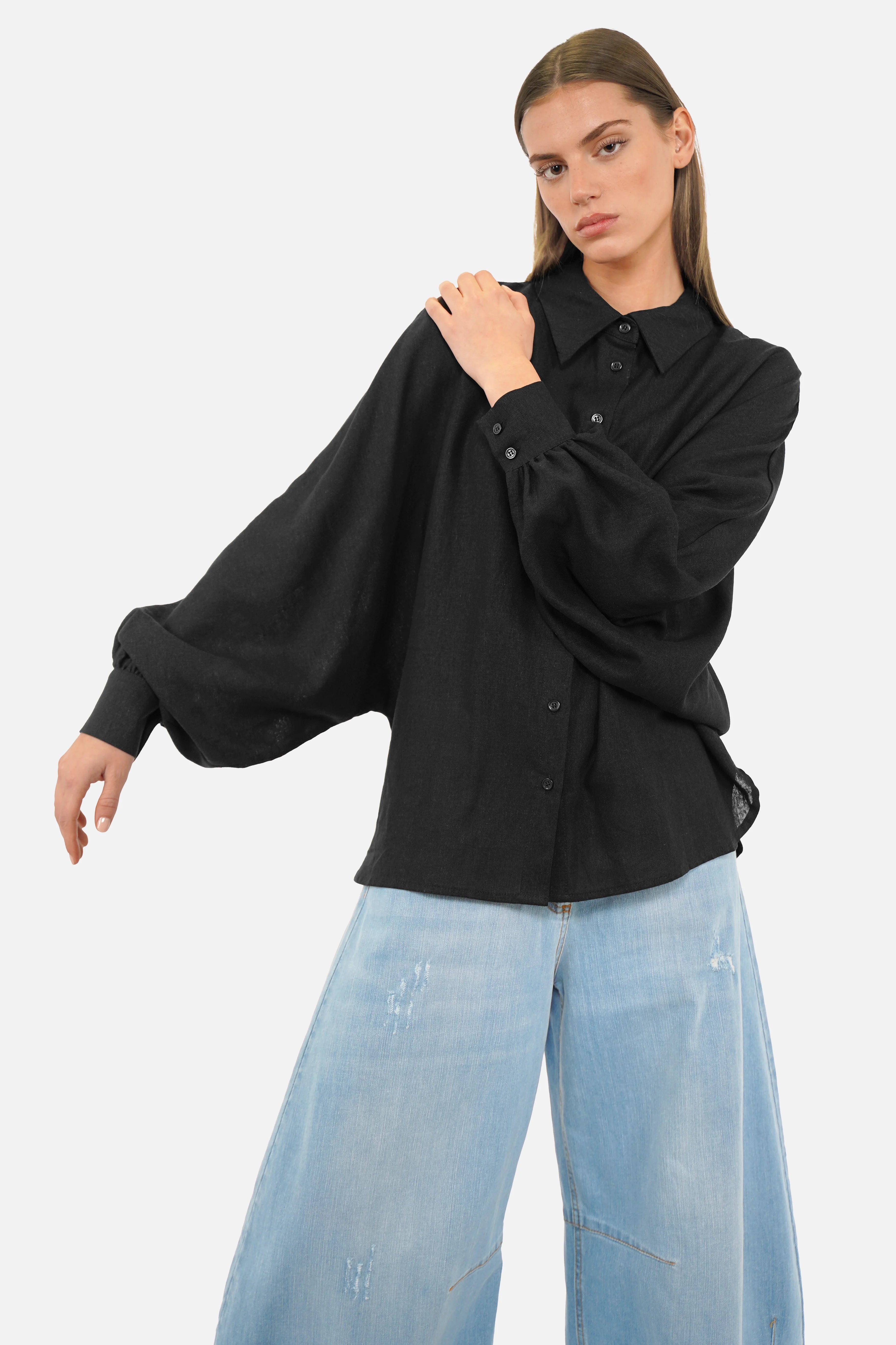LILLU Oversized Leinenbluse aus weichem Leinen-Viskose-Mix mit Hemdkragen und Fledermausärmeln.