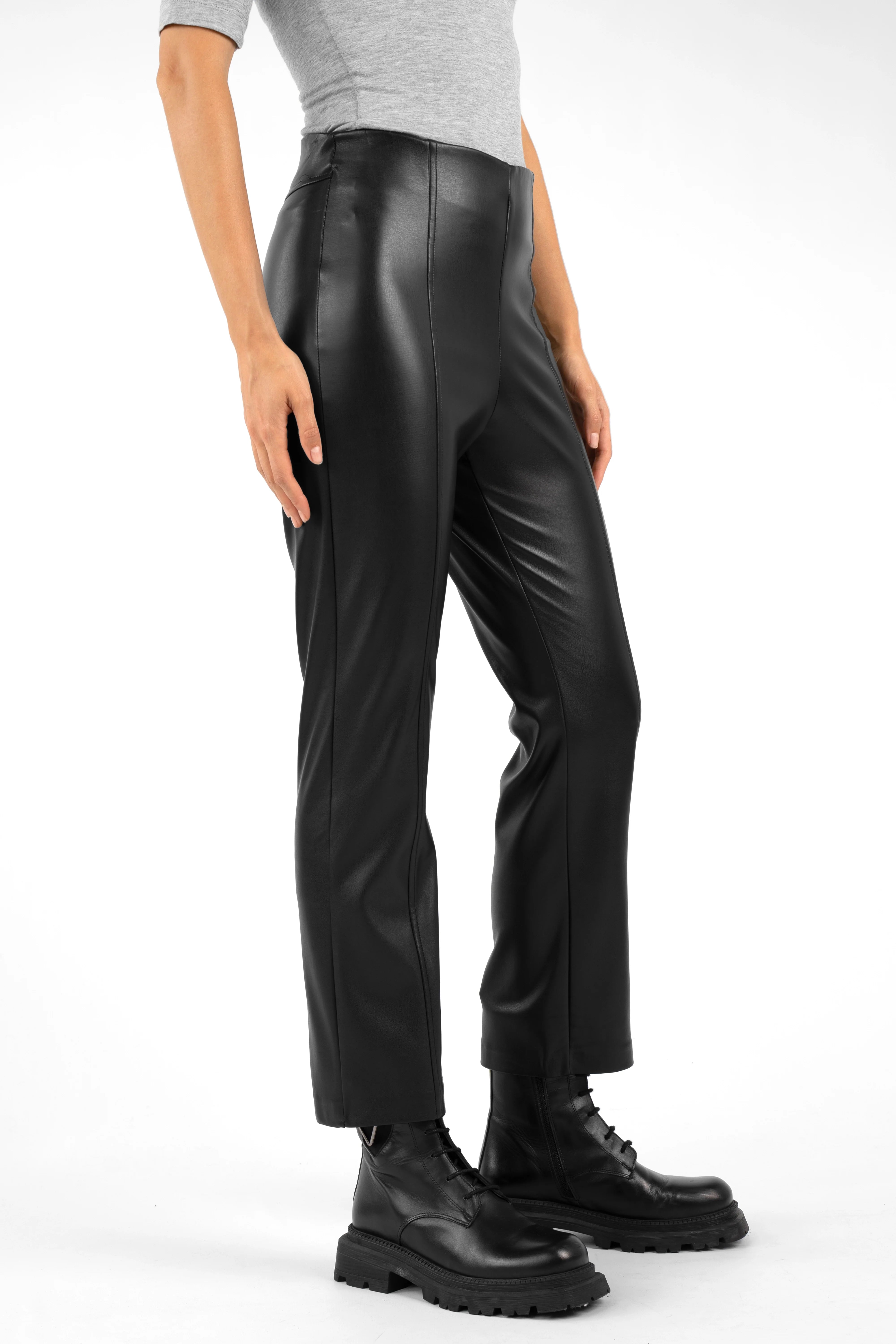 LIMGARD Flared Eco-Lederhose high-waist cropped black eco-leather pants with flared leg and elastic waistband