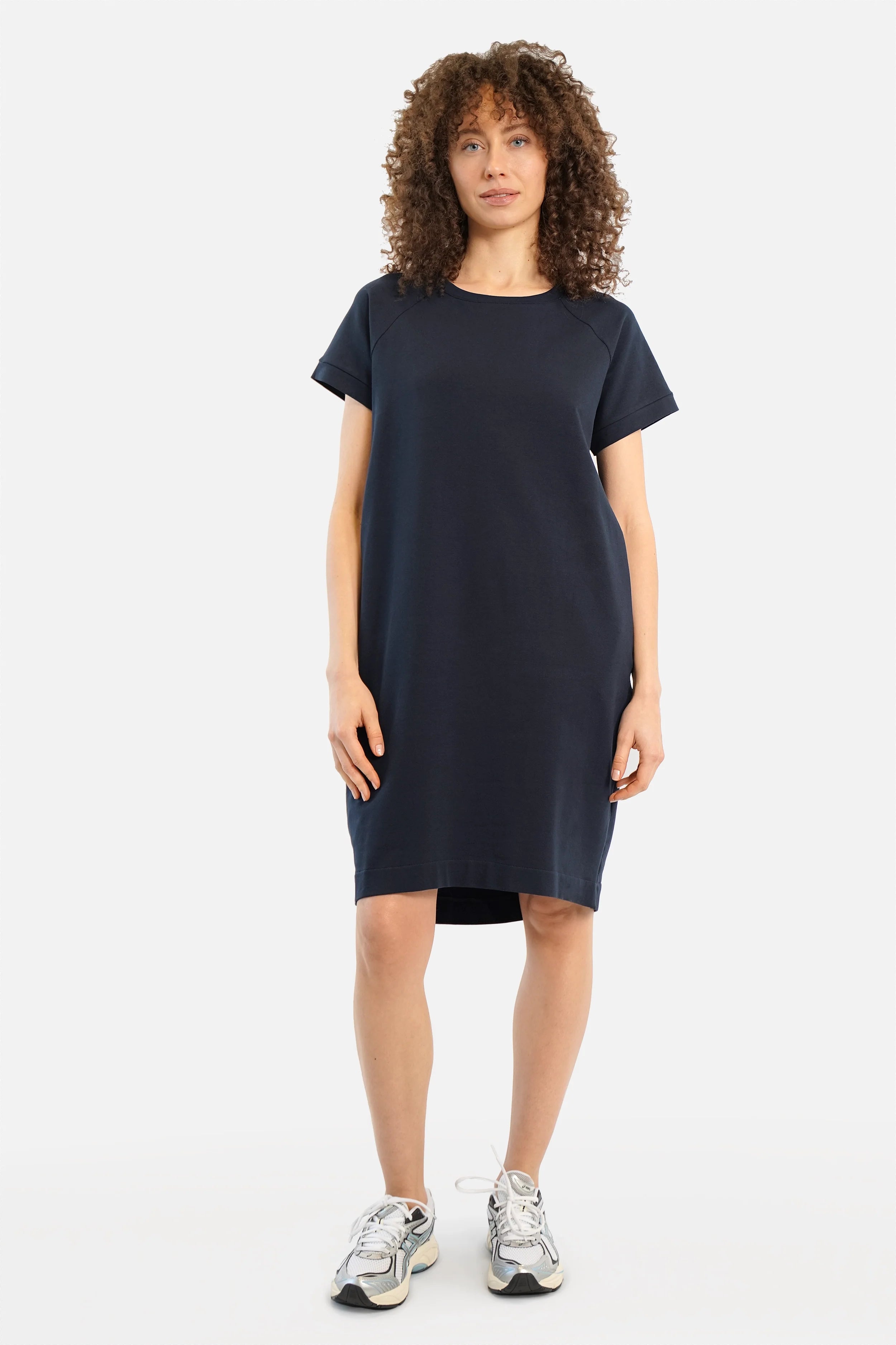 LISSY Kurzarm Sweatkleid aus supersofter Baumwolle mit Rundhalsausschnitt, Raglanärmeln und Seitentaschen in Regular Fit