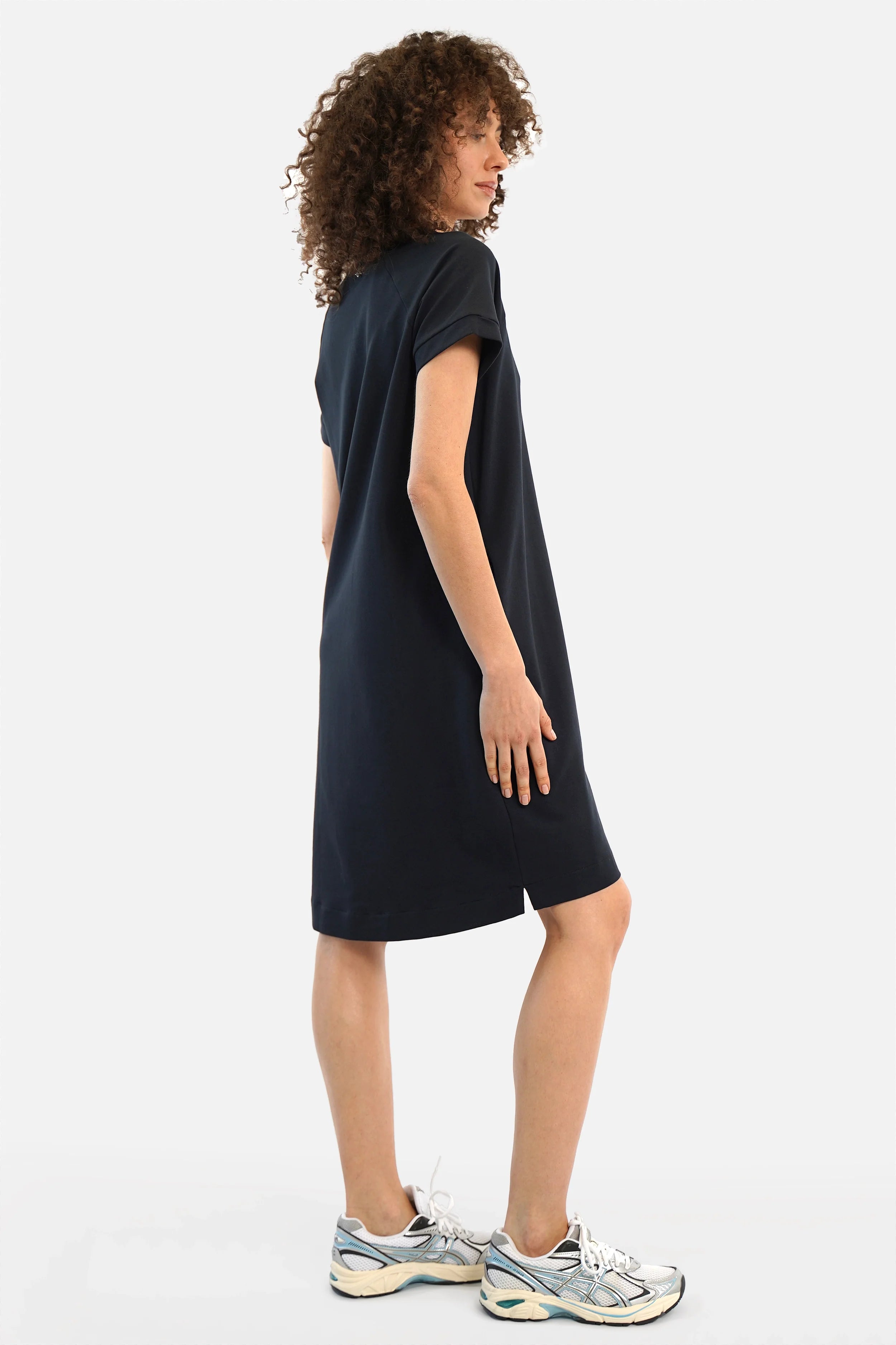 LISSY Kurzarm Sweatkleid aus supersofter Baumwolle mit Rundhalsausschnitt, Raglanärmeln und Seitentaschen in Regular Fit