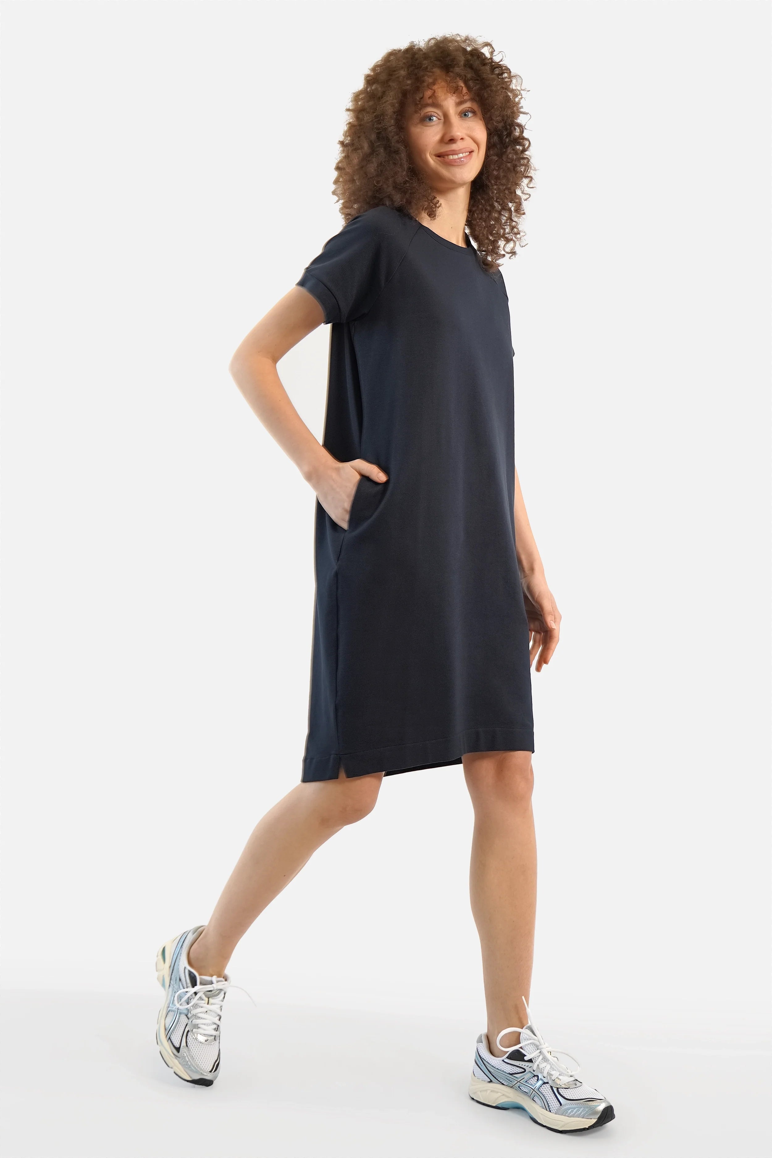 LISSY Kurzarm Sweatkleid aus supersofter Baumwolle mit Rundhalsausschnitt und Seitentaschen