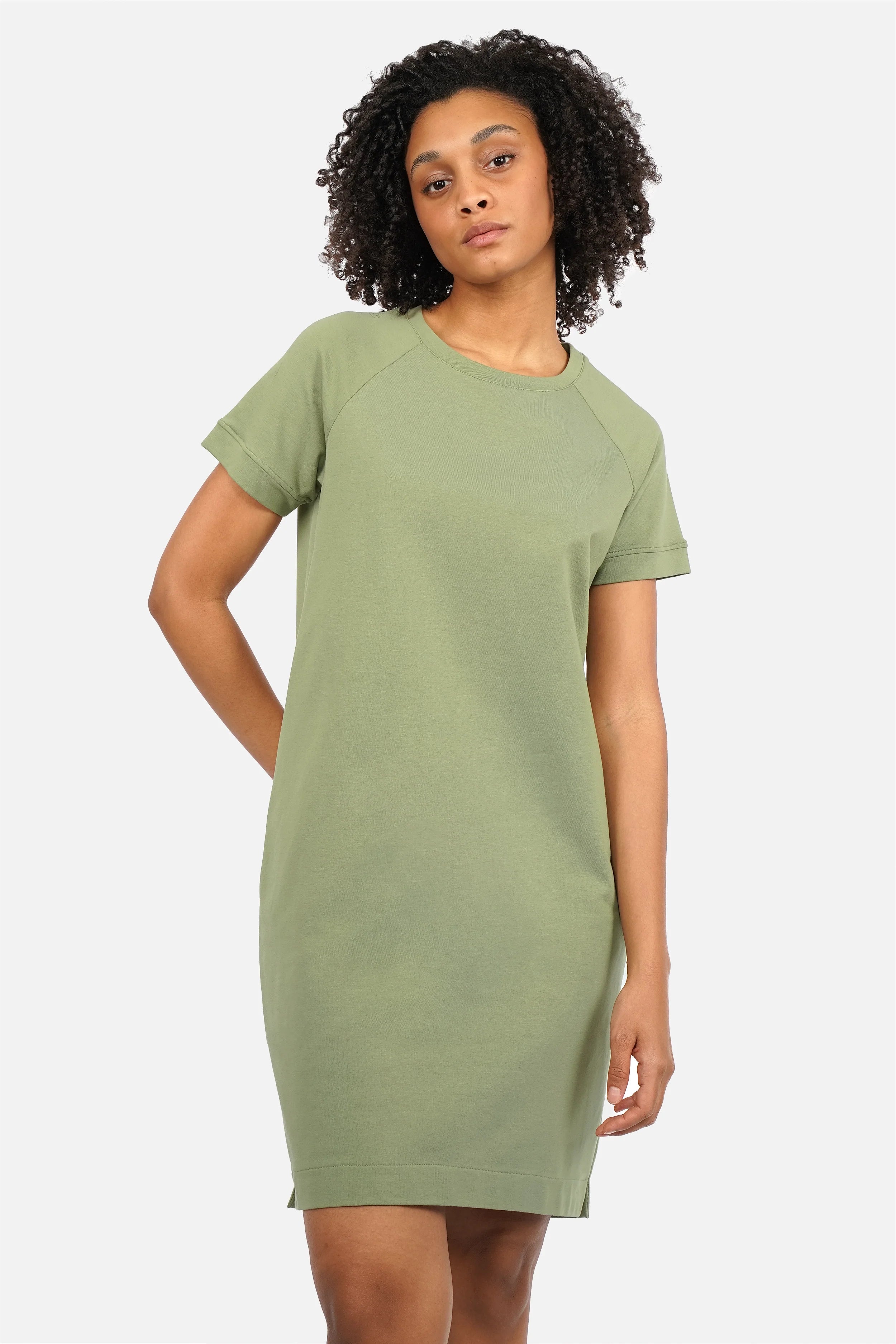 LISSY Kurzarm Sweatkleid aus supersofter Baumwolle mit Rundhalsausschnitt, Raglanärmeln und Seitentaschen in Regular Fit