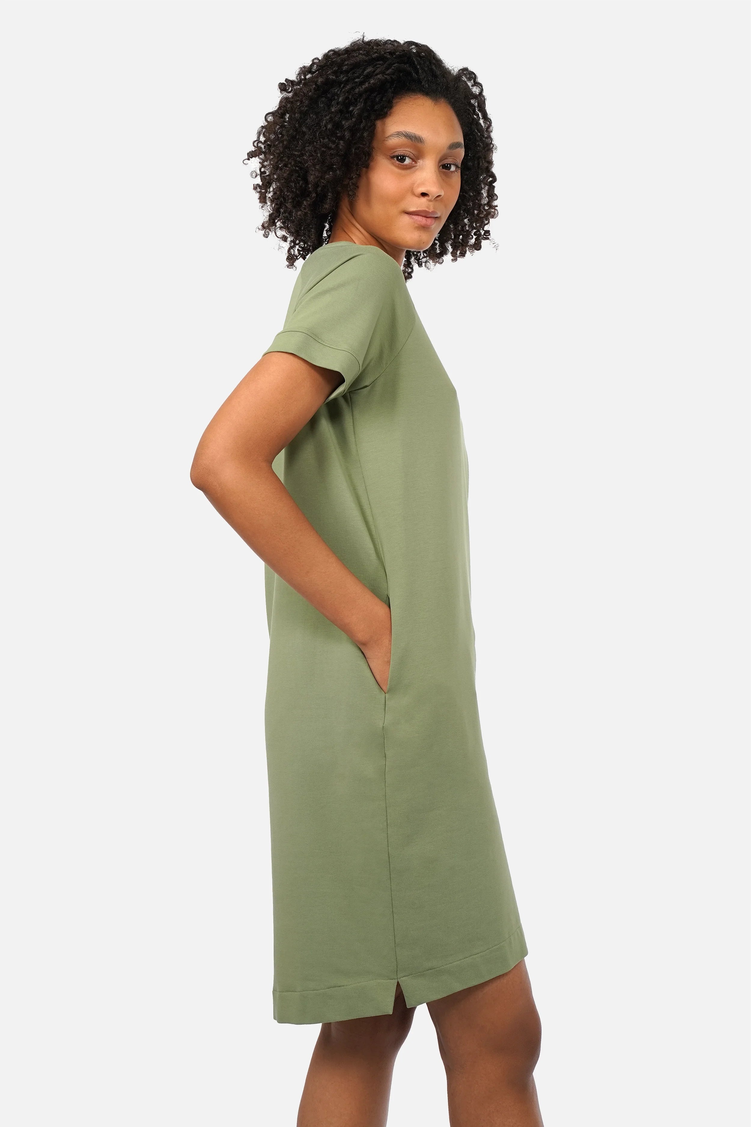 LISSY Kurzarm Sweatkleid aus supersofter Baumwolle mit Rundhalsausschnitt, Raglanärmeln und Seitentaschen in Regular Fit