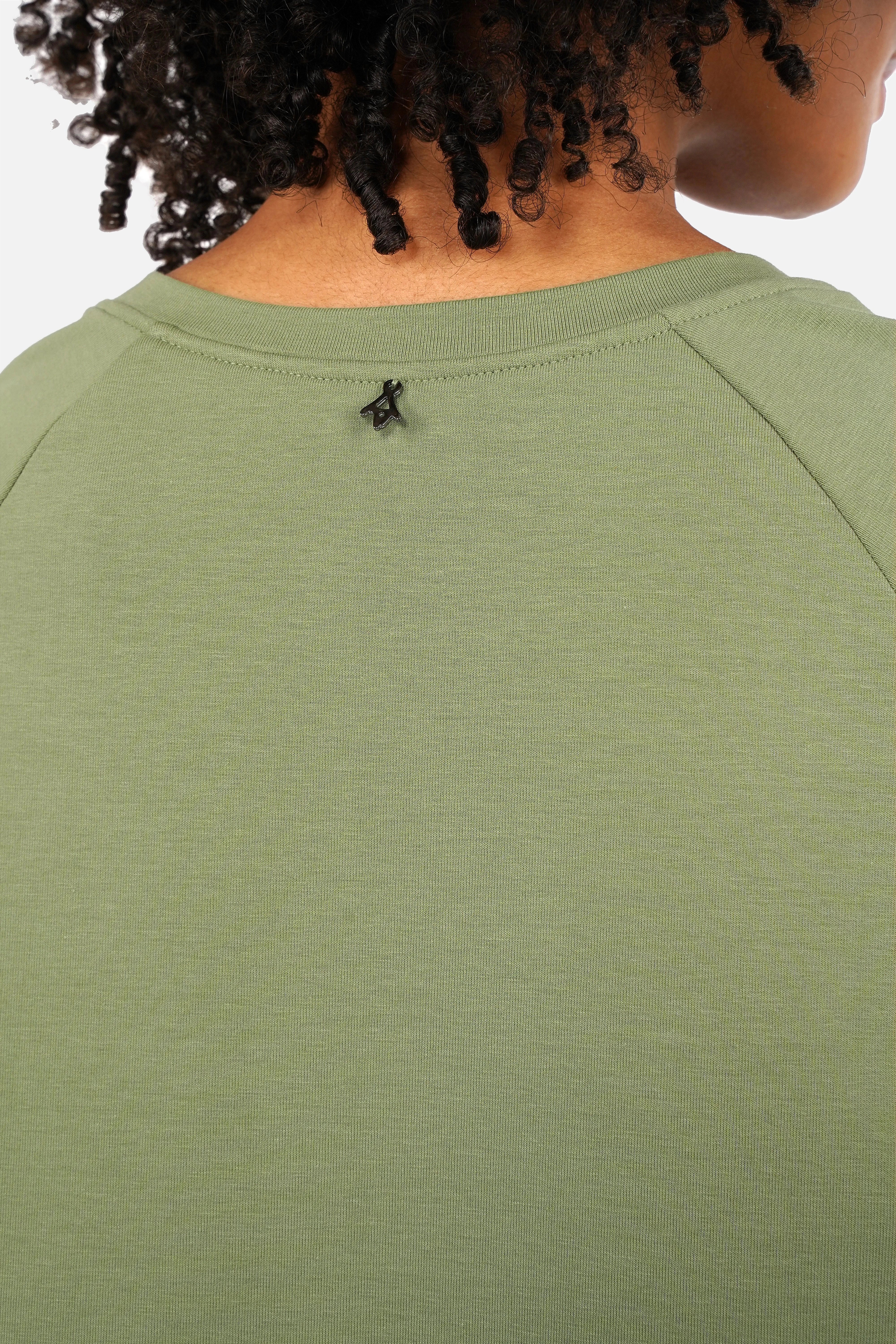 LISSY Kurzarm Sweatkleid aus supersofter Baumwolle mit Rundhalsausschnitt, Raglanärmeln, Seitentaschen und kleinem Seitenschlitz in Regular Fit