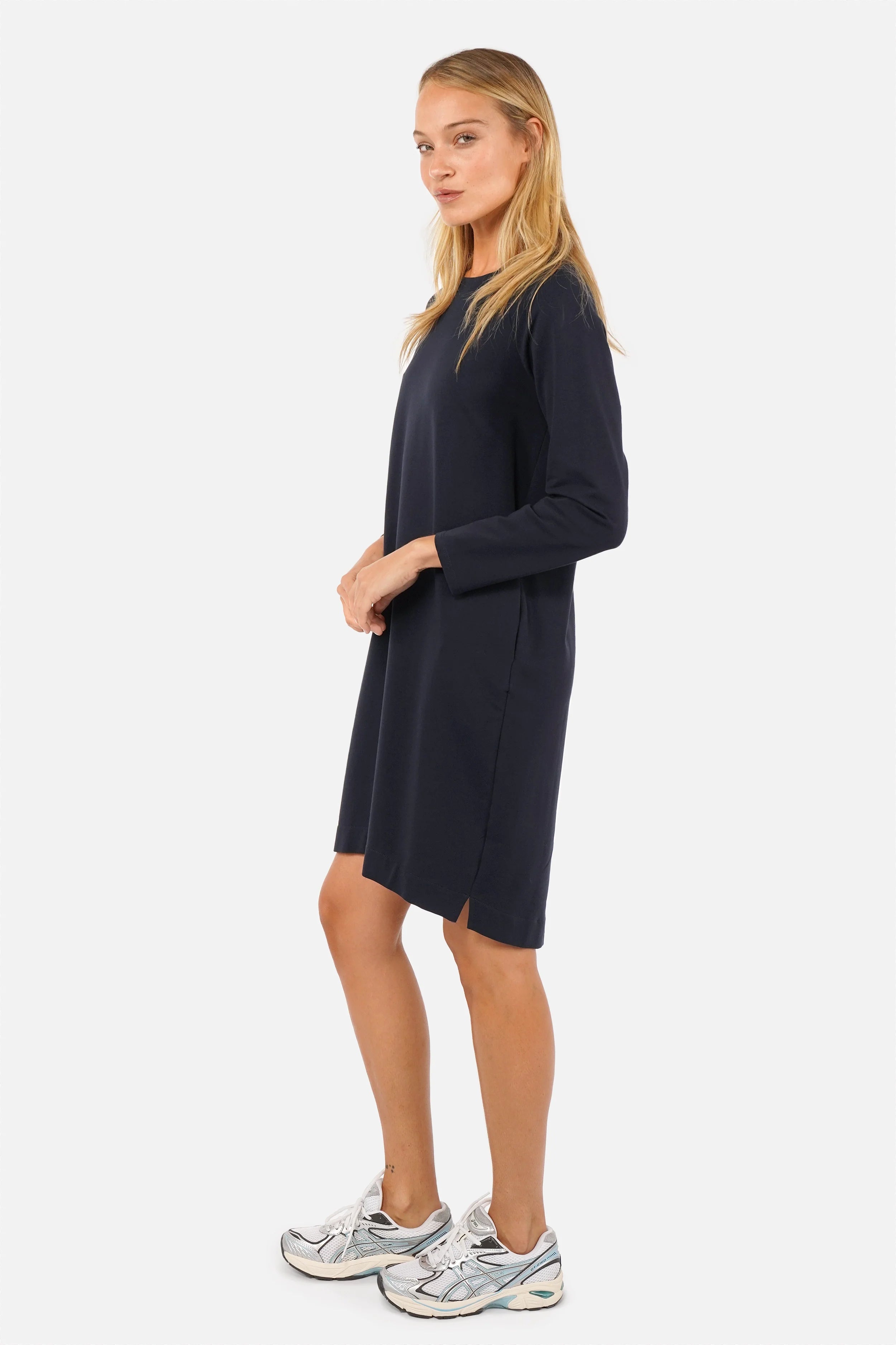 LIZ Sweatkleid aus weichem Baumwolljersey mit Rundhalsausschnitt und seitlichen Eingrifftaschen