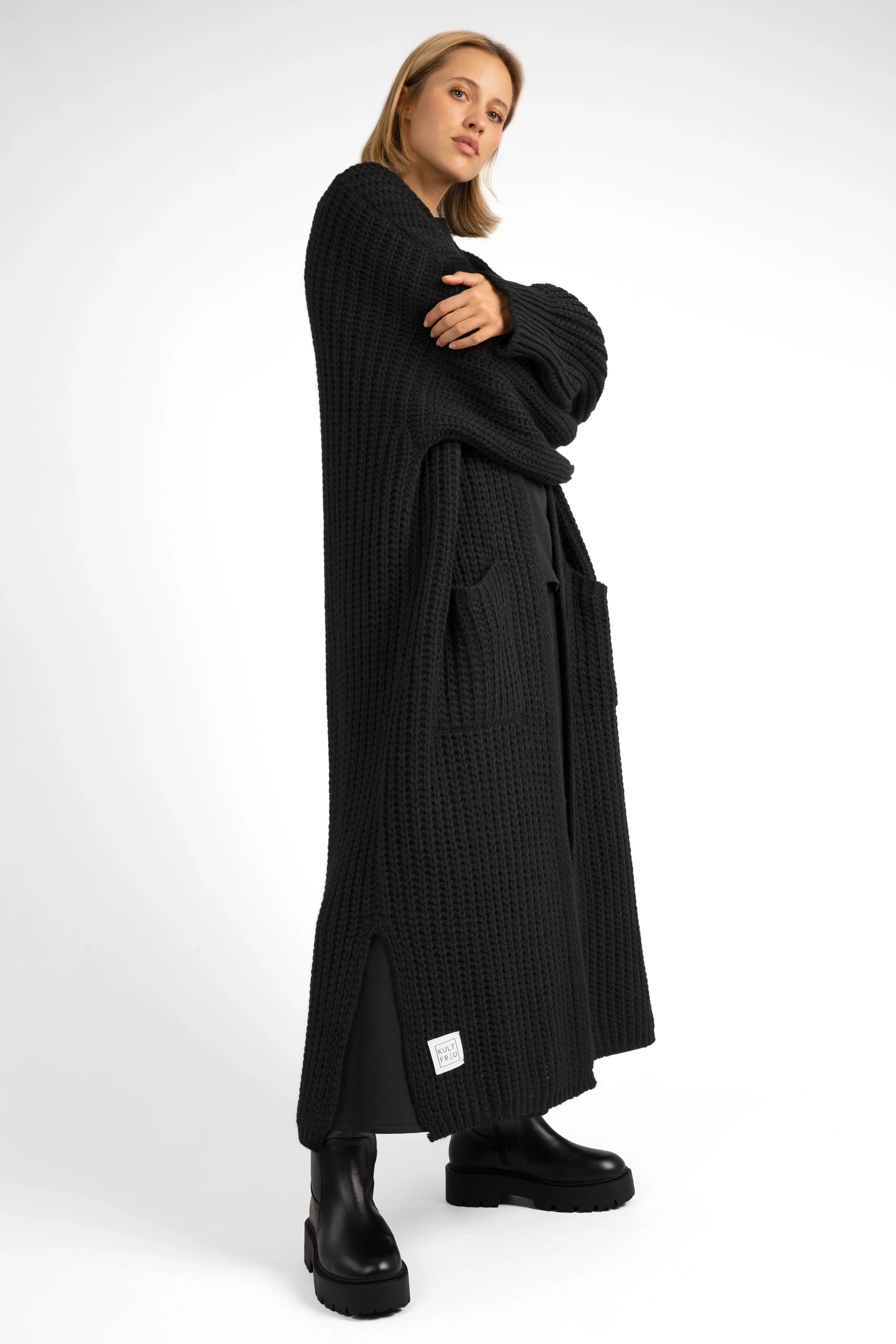 LOLA Strickcardigan oversized black knit cardigan with front pockets and relaxed fit