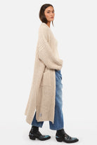 LOLA Strickcardigan Oversize locker offen getragen mit Taschen