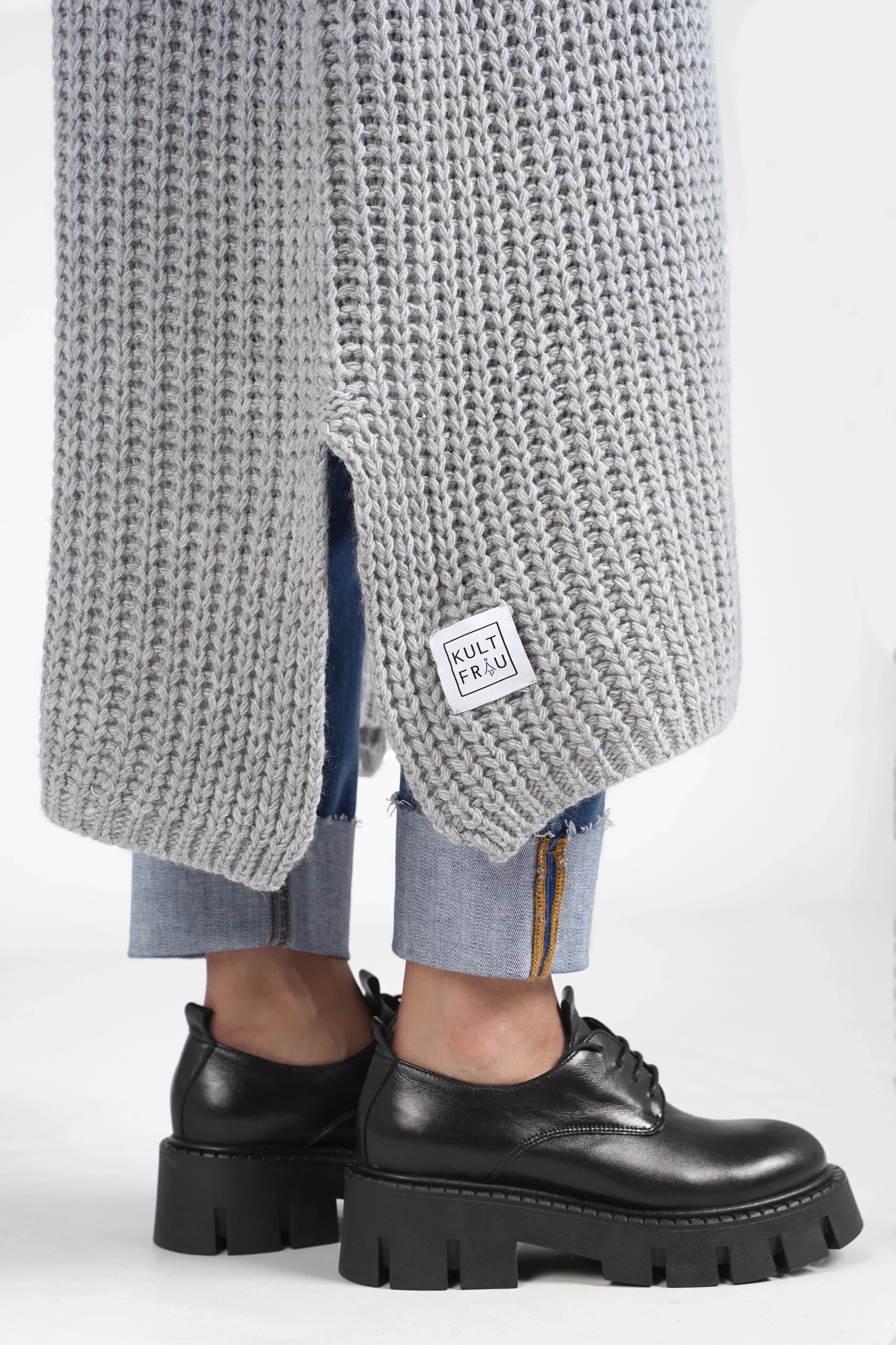 LOLA Strickcardigan gray knitted oversized cardigan with patch pocket detail and relaxed fit.
