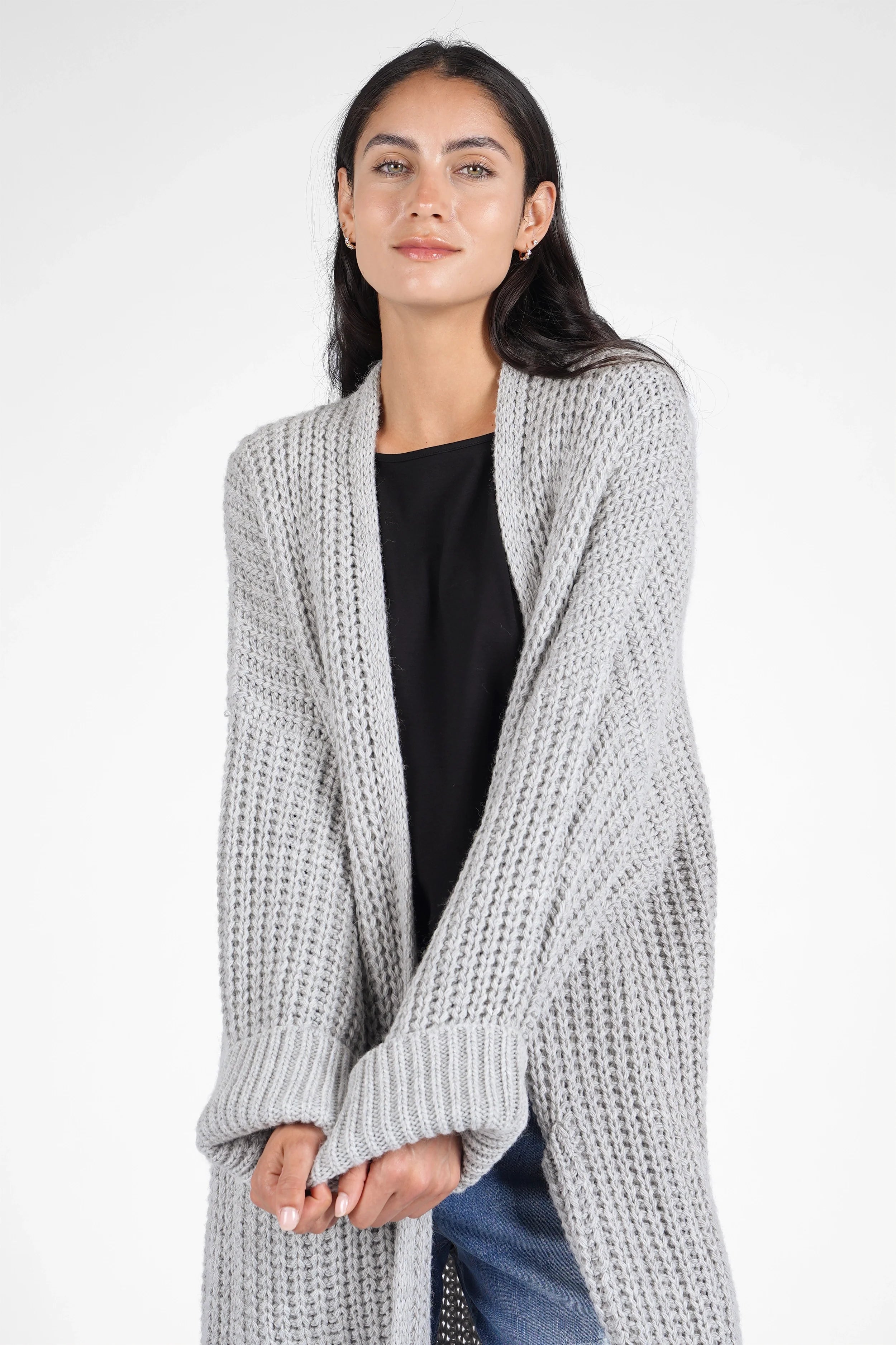 Woman wearing light gray LOLA Strickcardigan open knit oversized cardigan with relaxed fit and rolled sleeves
