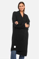 Oversized Strickcardigan offen mit überschnittenen Schultern und aufgesetzten Taschen