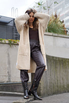 Damen oversized LOLYTA Strickcardigan beige mit aufgesetzten Taschen und überschnittenen Schultern
