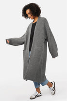 LOLYTA Strickcardigan oversized offen mit umgeschlagenen Ärmeln und aufgesetzten Taschen
