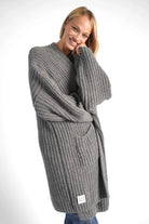 Woman wearing oversized grey LOLLYTA Strickcardigan with relaxed fit and patch pockets