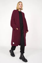 LOLLYTA Strickcardigan oversized offen lang weinrot mit Taschen und überschnittenen Schultern