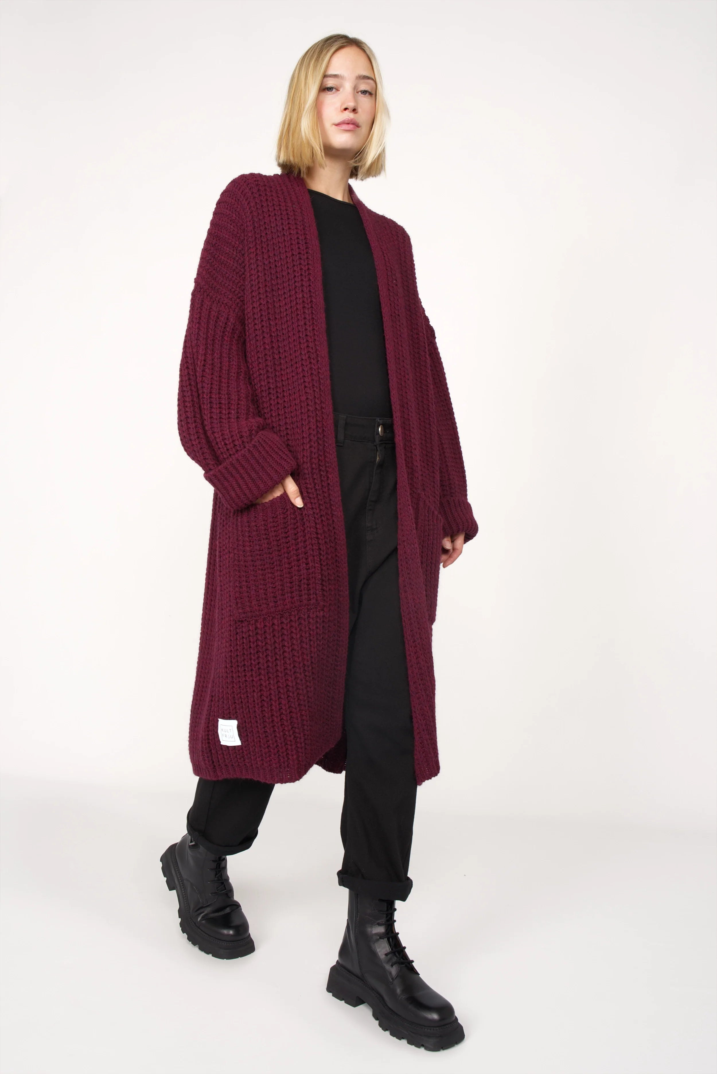 LOLLYTA Strickcardigan oversized burgundy knit open front cardigan with patch pockets and relaxed fit worn by model