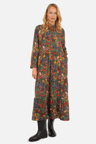 LUSIIA Maxikleid mit All-Over-Print, fließende Viskose, Stehkragen und seitlichen Taschen