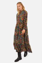 LUSIIA Maxikleid aus fließender Viskose mit All-Over-Print, Stehkragen und Knopfleiste