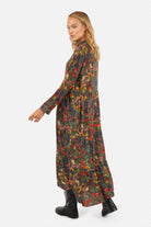 LUSIIA Maxikleid aus fließender Viskose mit All-Over-Print, Stehkragen, Knopfleiste und seitlichen Eingrifftaschen in Regular Fit und Maxi Länge