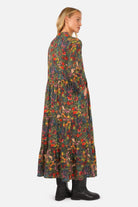 LUSIIA Maxikleid aus fließender Viskose mit All-Over-Print, Stehkragen und seitlichen Taschen