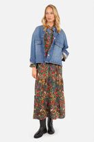 LUSIIA Maxikleid aus fließender Viskose mit All-Over-Print, Stehkragen, Knopfleiste und seitlichen Taschen in Maxi Länge